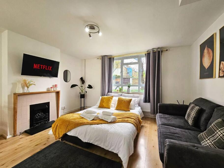 Golden Flat Next To Camden Town Apartment